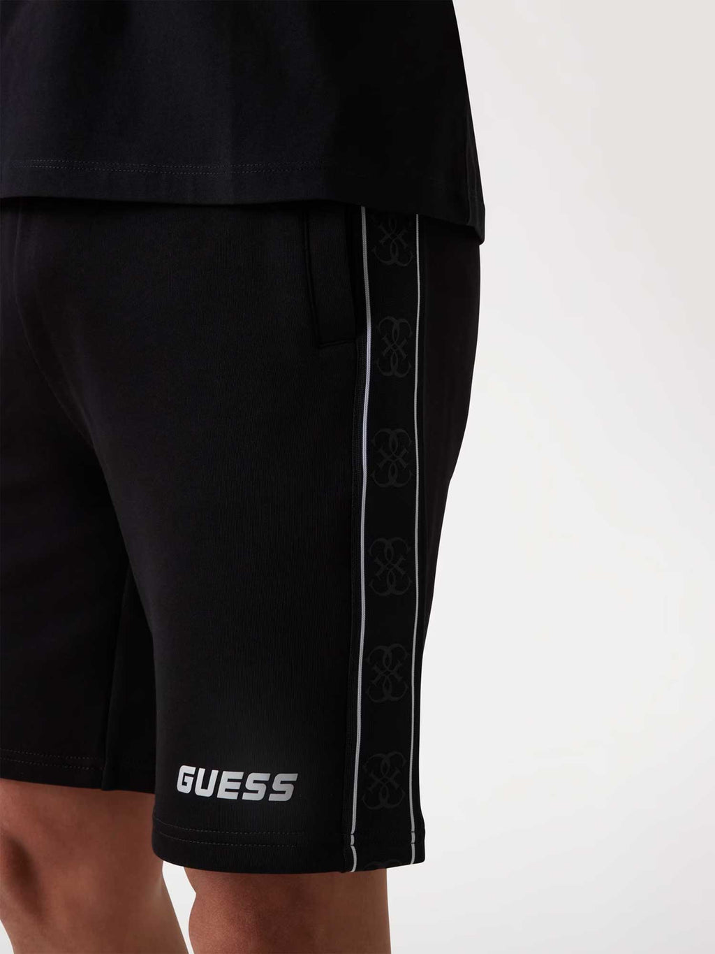 GUESS Къси панталони MICKEY SHORT
