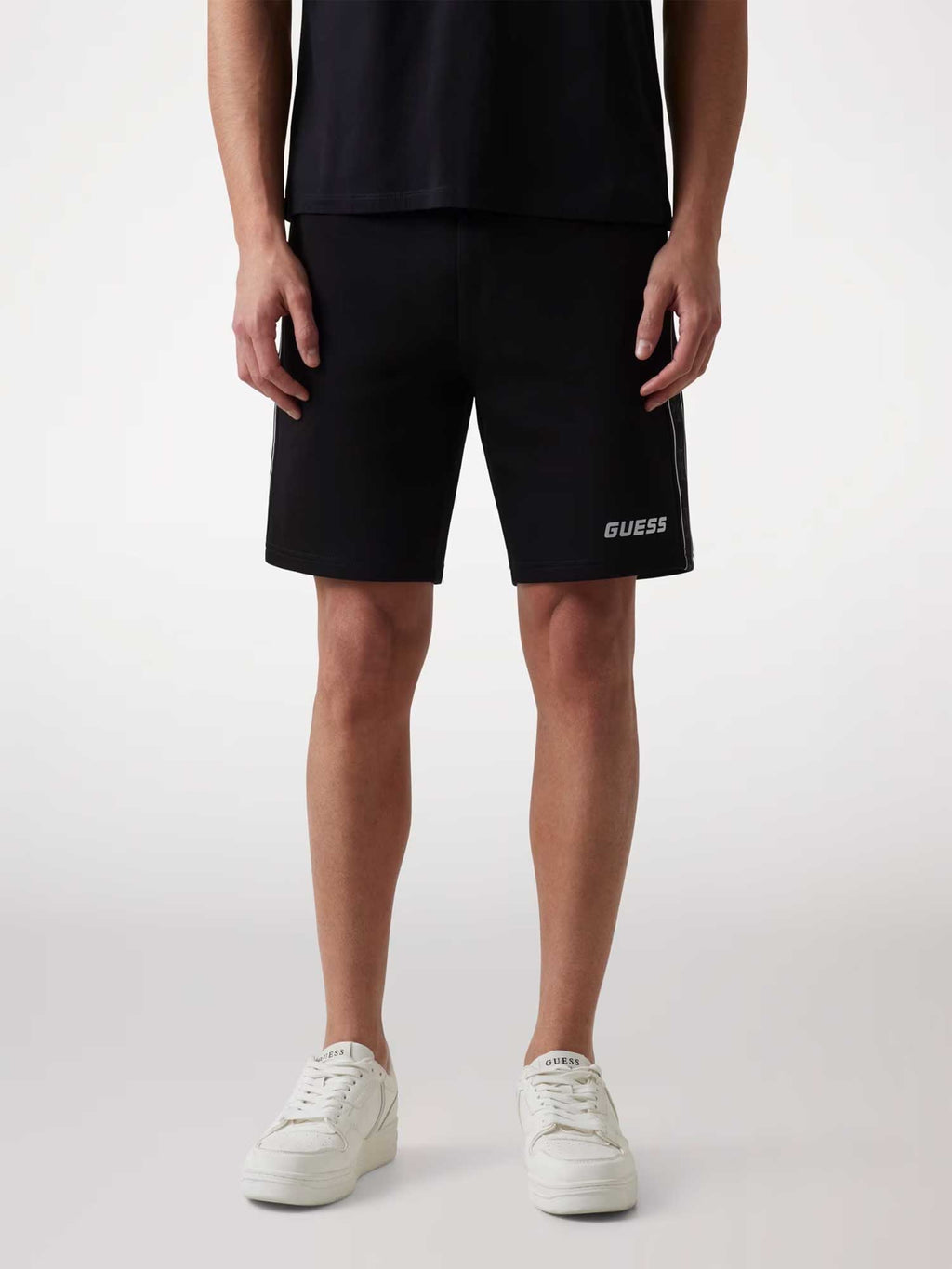 GUESS Къси панталони MICKEY SHORT