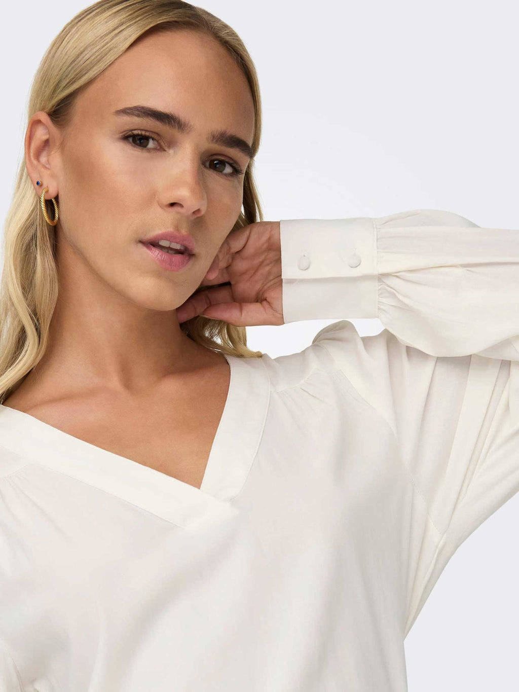 ONLY Риза ONLELLA LS V-NECK TOP WVN