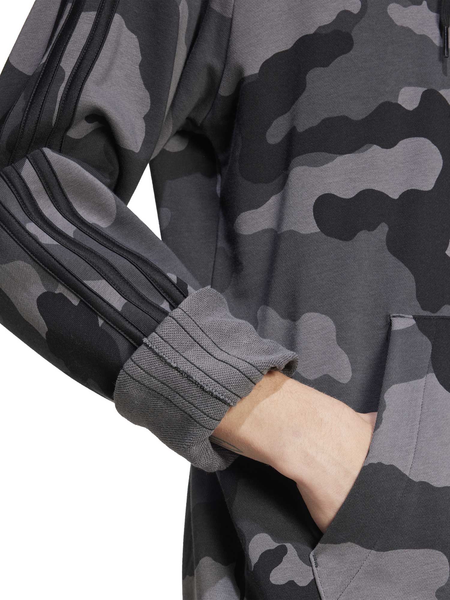 ADIDAS SPORTSWEAR Суитшърт Seasonal Essentials Camouflage Hoodie