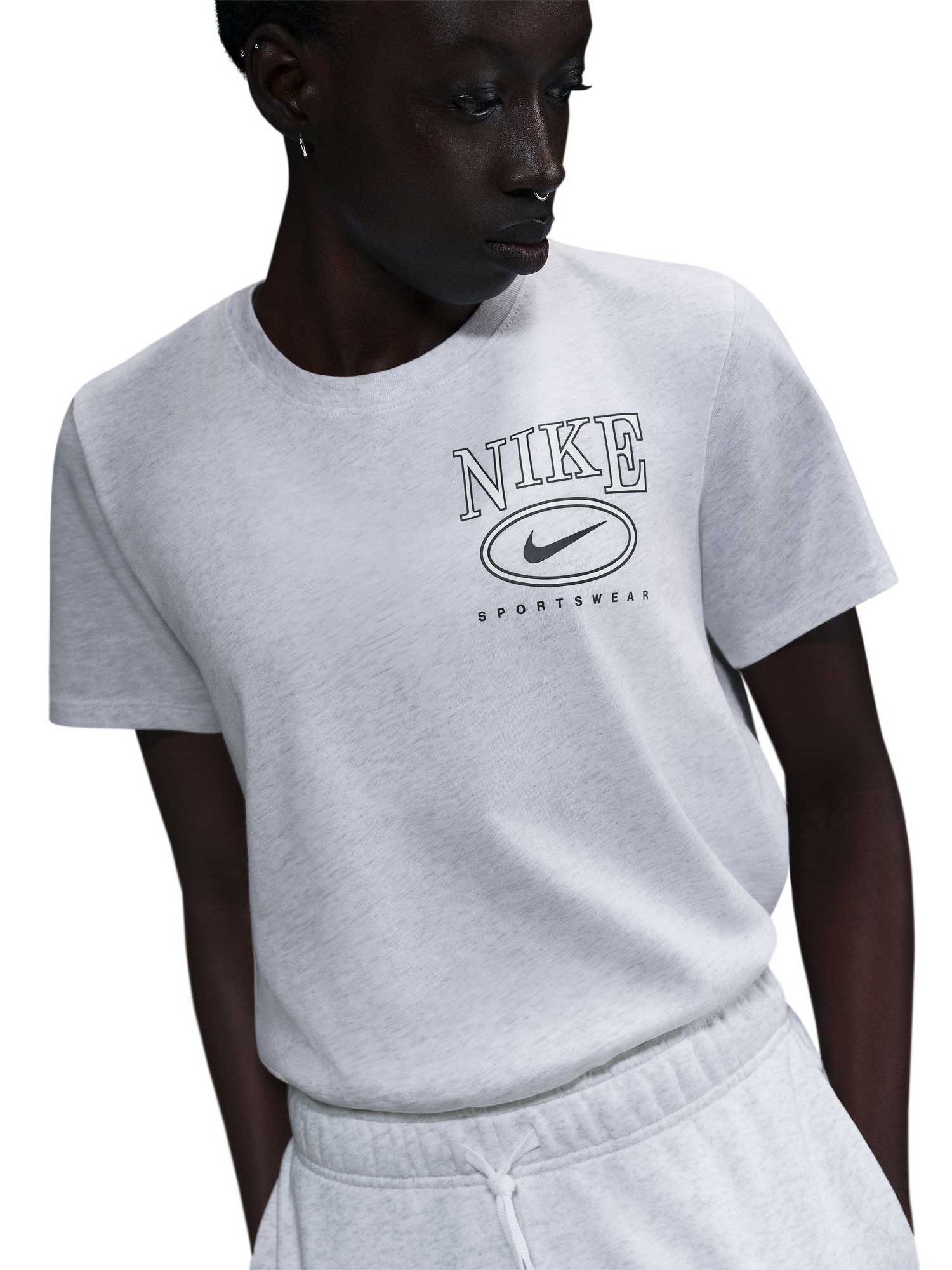 NIKE Тениска W NSW CLUB SS TEE CC