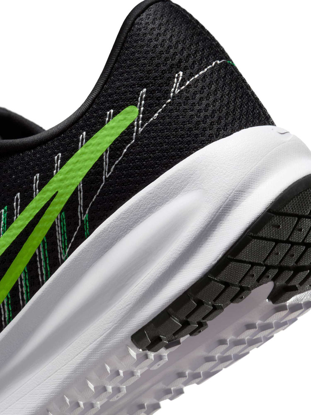 NIKE Обувки RUN DEFY
