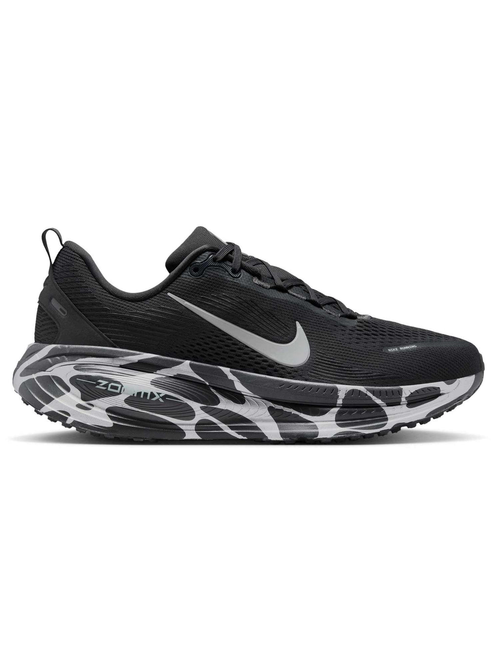 NIKE Обувки VOMERO 18