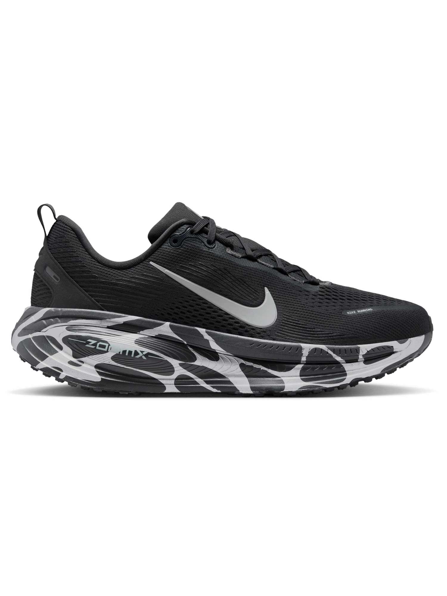 NIKE Обувки VOMERO 18