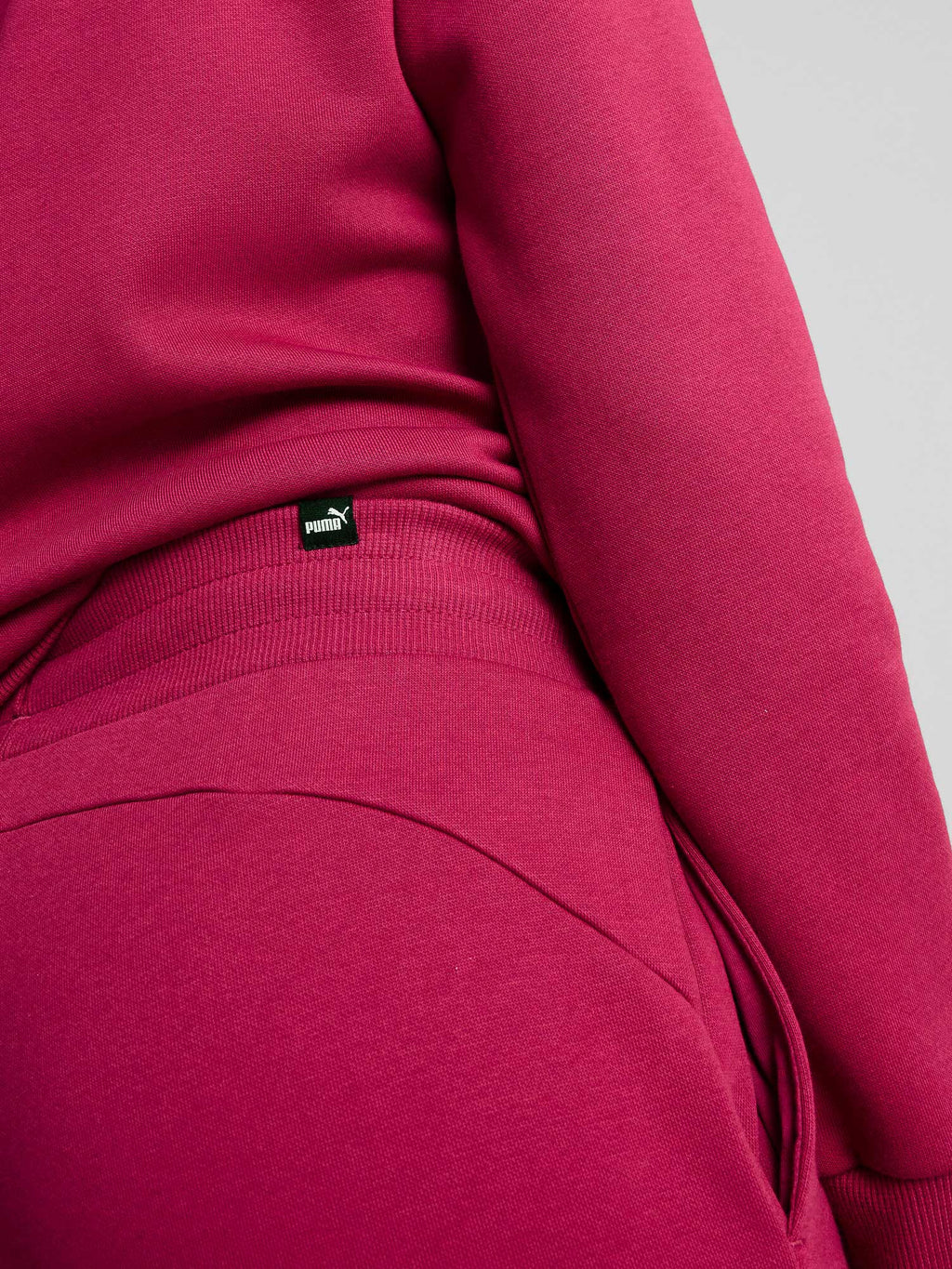PUMA Спортно долнище ESS Sweatpants FL cl (s)
