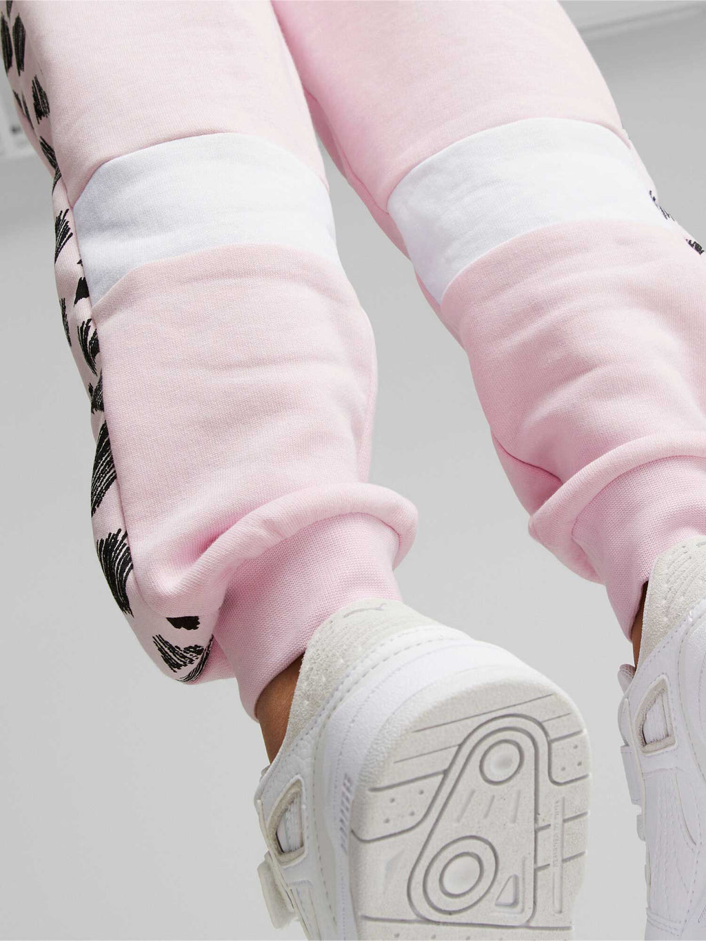 PUMA Спортно долнище ESS+ MATES TR