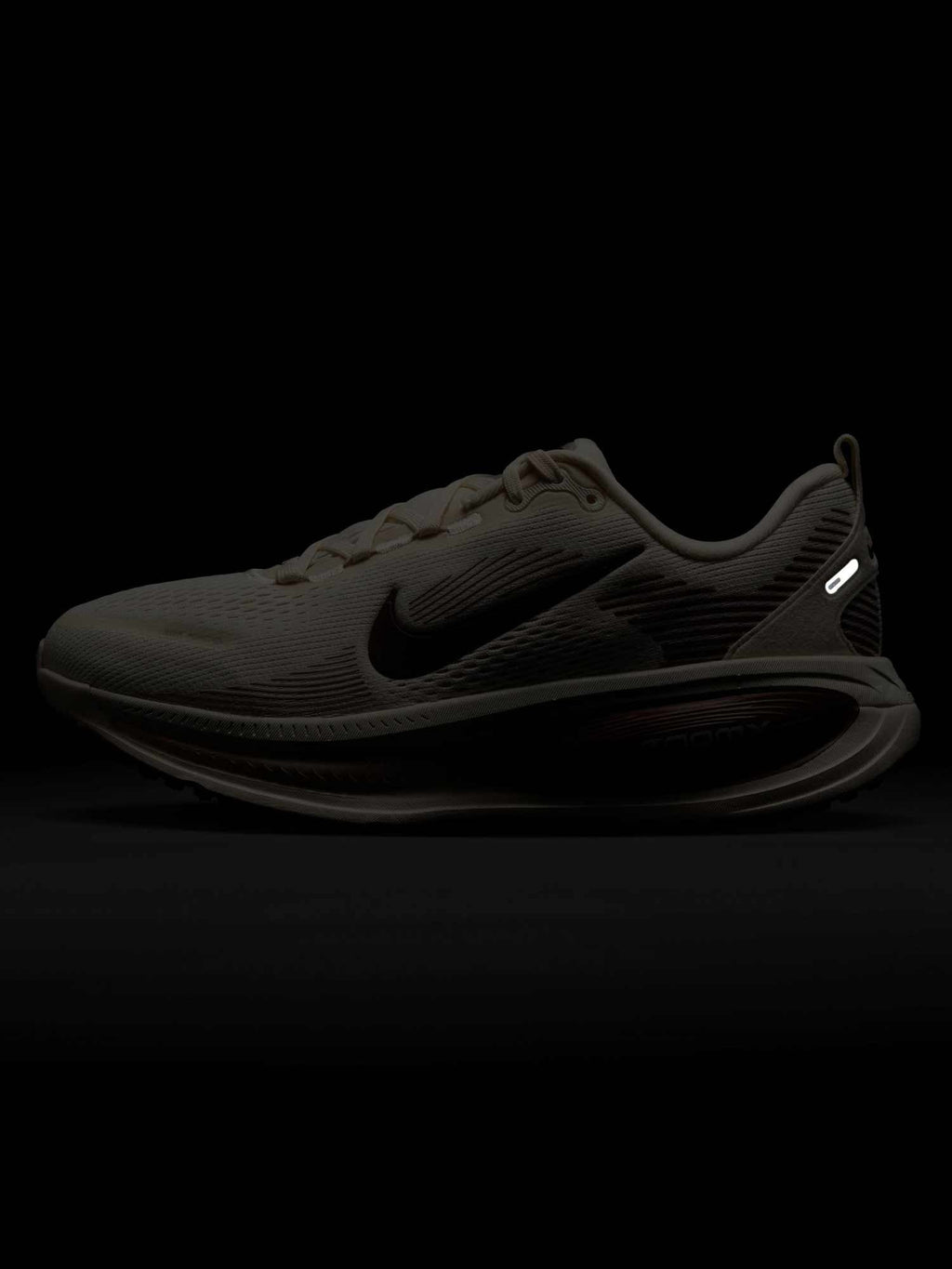 NIKE Обувки W VOMERO 18