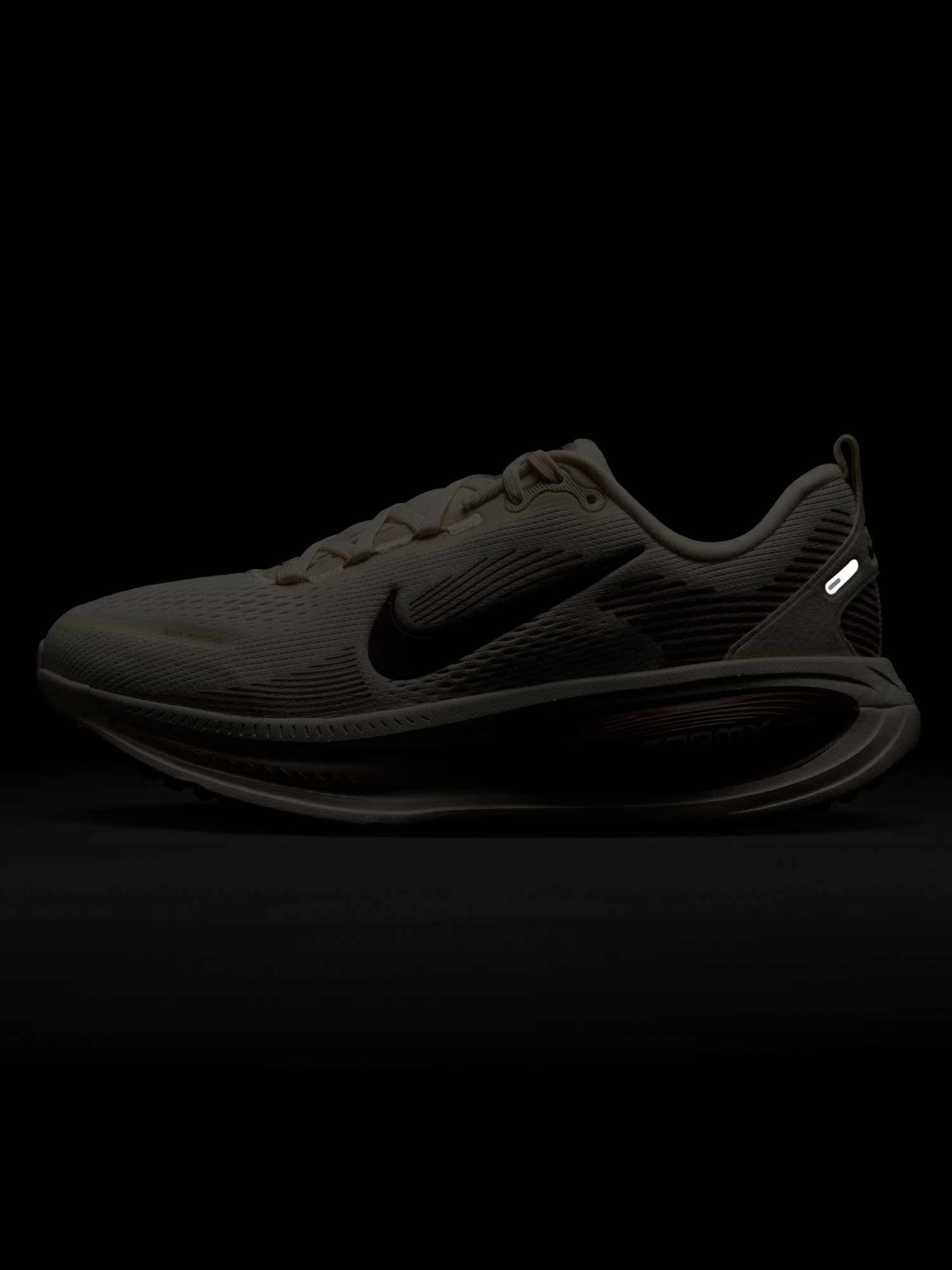NIKE Обувки W VOMERO 18