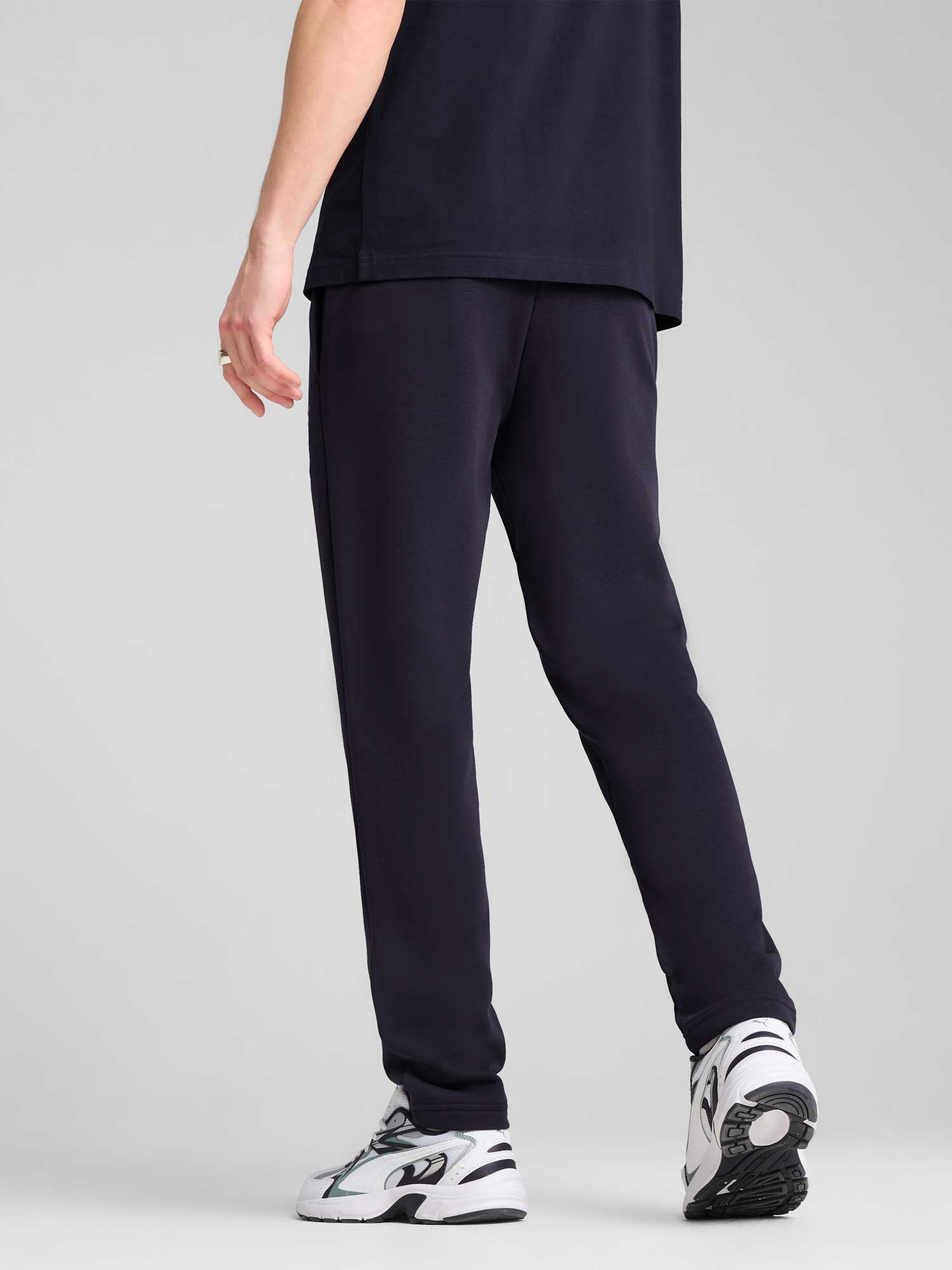 PUMA Спортно долнище ESS No. 1 Logo Sweatpants TR op