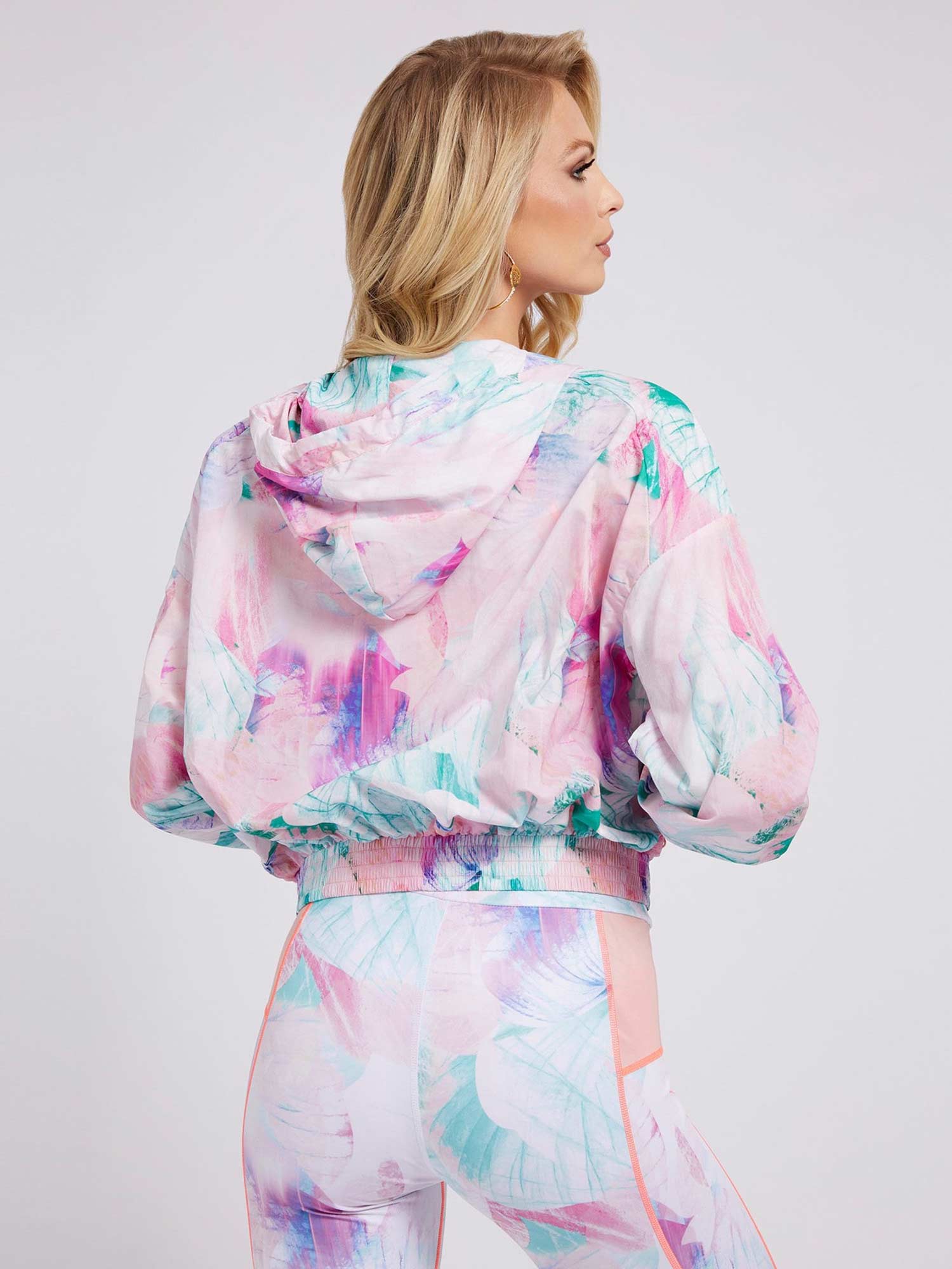 GUESS Ветровка CARLIE WINDBREAKER