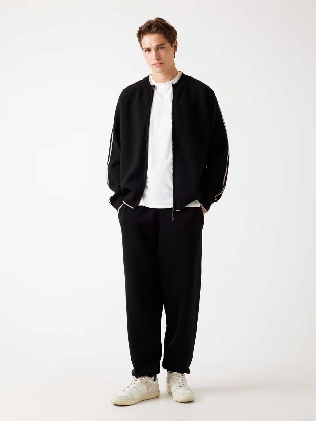 GUESS Спортно горнище YAKI ZIPPED SWEATSHI